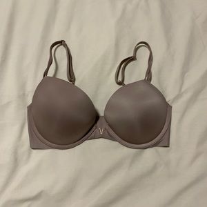 32DD Victoria’s secret push up bra / satin